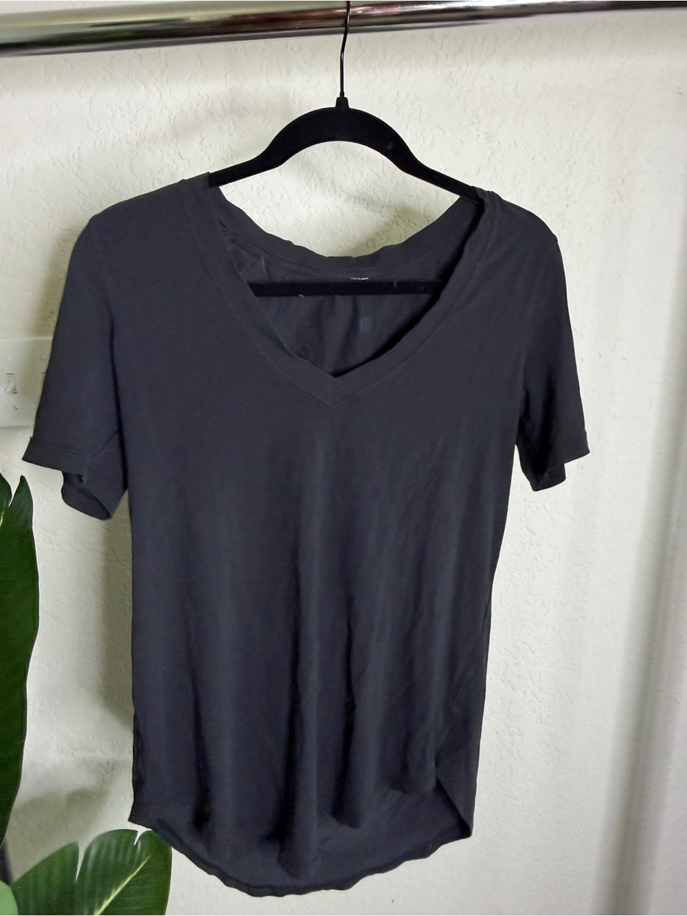 lululemon athletica Women's Black V-Neck Short Sleeve Tee
